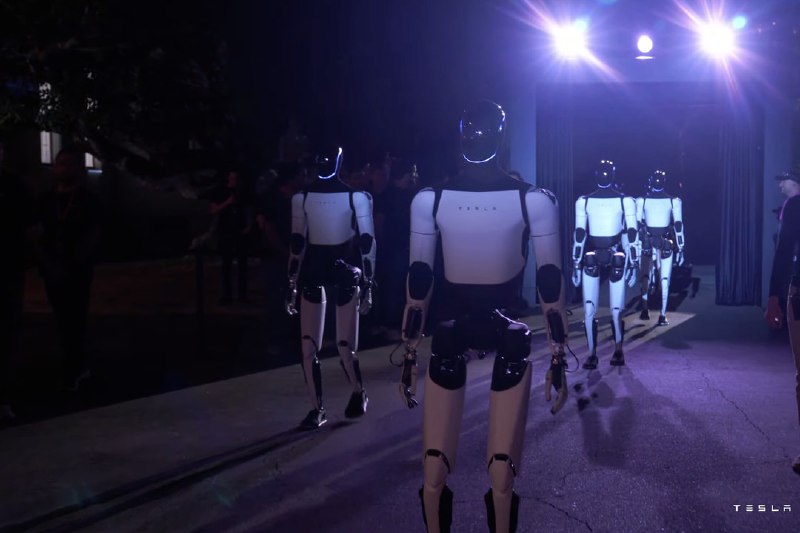 特斯拉公布新的无人驾驶出租车 Cybercab 和 Robovan今天，特斯拉的“我们，机器人”活动在华纳兄弟电影制片厂举行