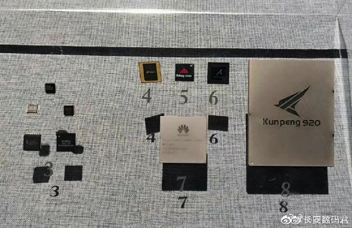华为 Mate 50 被国家博物馆收藏：首款支持北斗三号短报文通信的手机近日有网友晒出的照片显示，华为 Mate 50 凭借着首款支持北斗三号短报文通信服务，进入国家博物馆展示台