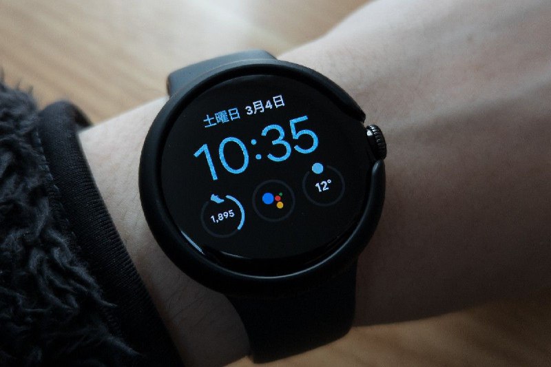 谷歌计划终止 Wear OS 2 智能手表上谷歌助手的支持据报道，谷歌将很快终止对运行 Wear OS 2 的智能手表上的谷歌助手的支持，并建议升级到运行 Wear OS 3 或更高版本的设备
