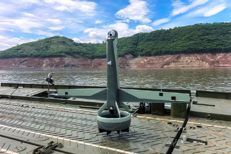 中国发布新型无人机，可像火箭一样垂直起降据官方媒体报道，在一次灾难救援演习中，该无人机的传感器和摄像头在四川省山区进行了侦察和实时态势感知操作测试