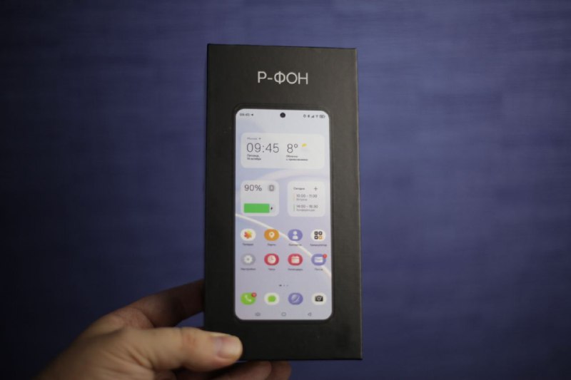 搭载俄罗斯手机制造商自研系统 ROSA OS 的 R-FON 手机曝光@APPSIMRU 频道分享了多张照片，表示俄罗斯手机厂商 ROSA 目前正在开发名为 Р-ФОН 的智能手机