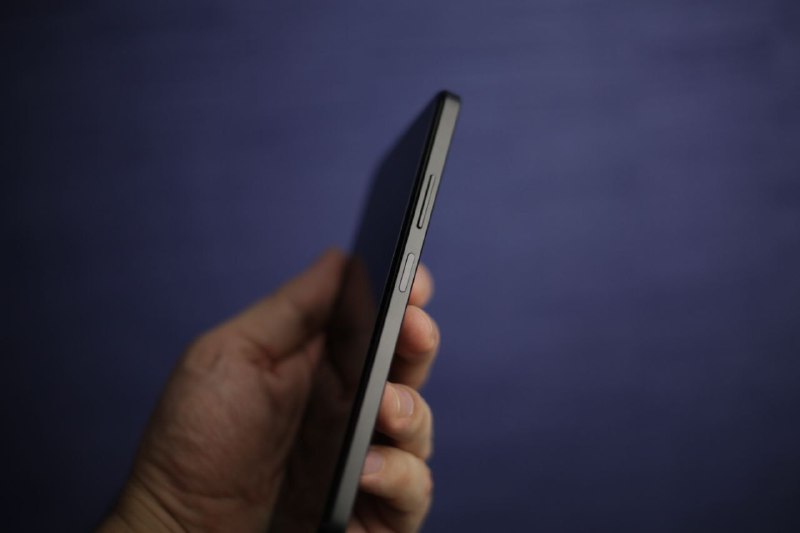 搭载俄罗斯手机制造商自研系统 ROSA OS 的 R-FON 手机曝光@APPSIMRU 频道分享了多张照片，表示俄罗斯手机厂商 ROSA 目前正在开发名为 Р-ФОН 的智能手机