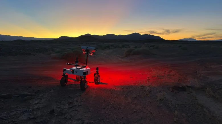 NASA测试新型探测车：速度更快且可独立抬升车轮跨越障碍本周，NASA 展示了一款具备更先进机动能力的探测车原型的最新进展——“极端陡坡地形导航探测车”，简称 Ernest 