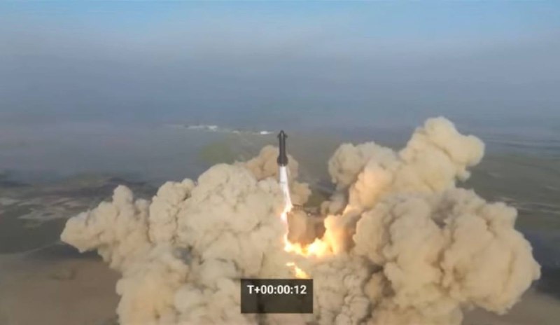 SpaceX 星舰发射升空