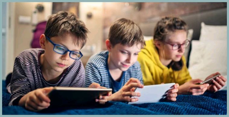 联合国教科文组织呼吁全球禁止在学校使用智能手机联合国报告建议，学校应禁止使用智能手机，以解决课堂混乱、改善学习并帮助保护儿童免受网络欺凌的问题